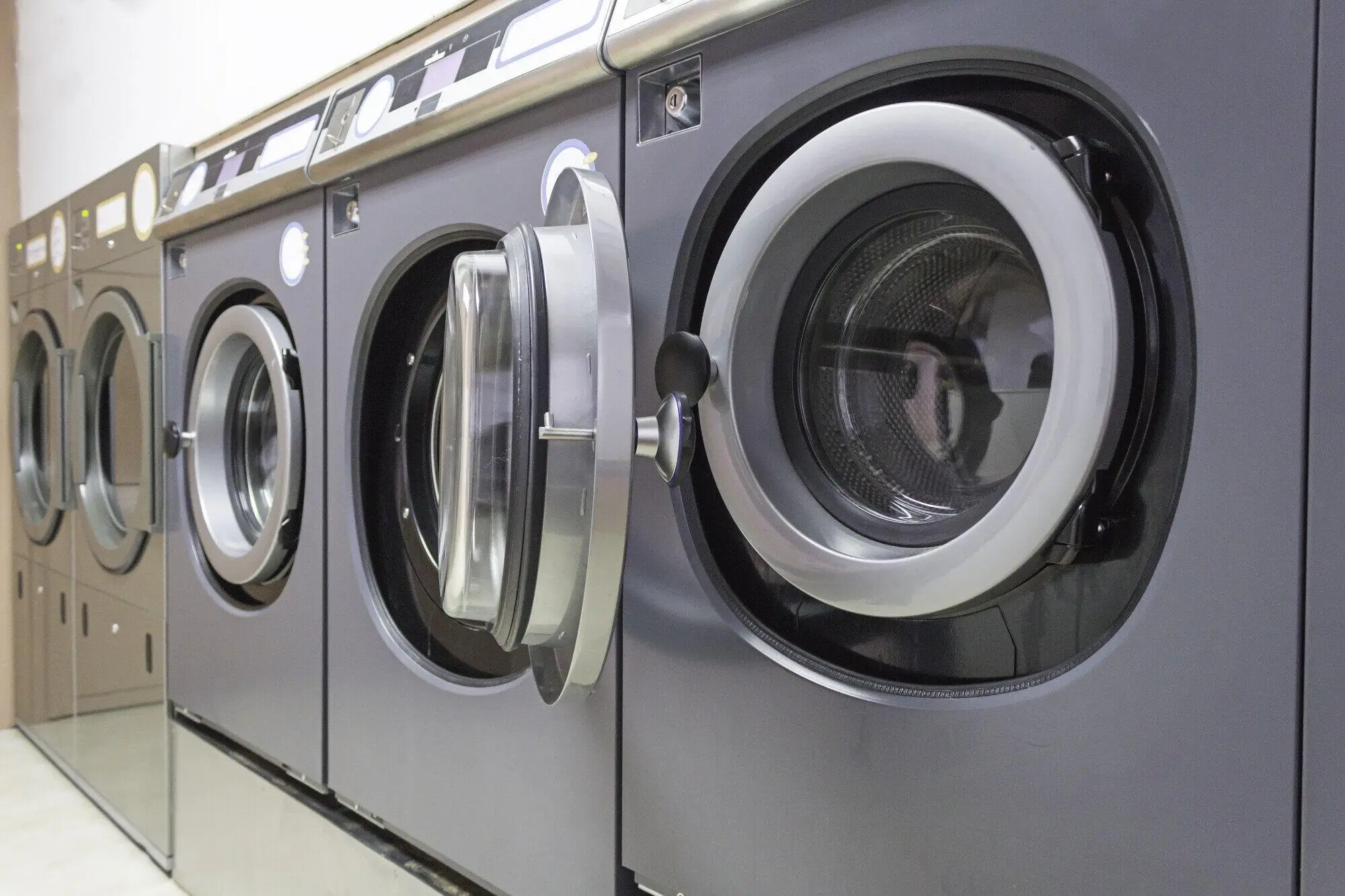 Laundering Tips for Vacation Rental Linens: Keeping Them Fresh and Crisp in Columbia, SC